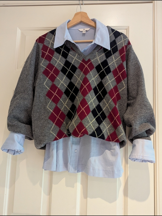 Handmade Sweaters - Gray Argyle V-Neck Sweater Burgundy Black Diamonds 100% Wool Preppy 90s Grunge